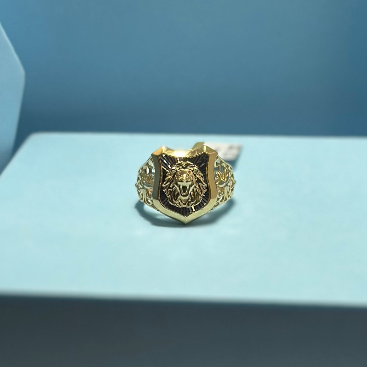 Real 18K Yellow Gold - Gents Lion Ring (Size 9.5)