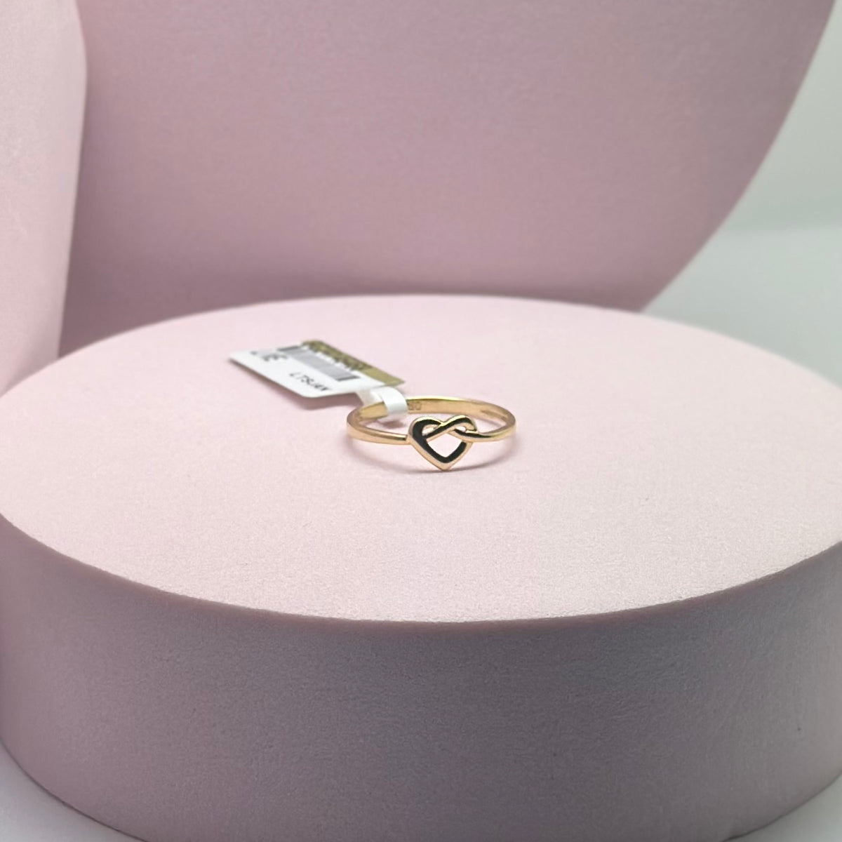 18K Yellow Gold - Heart Ring (Size 6.5)