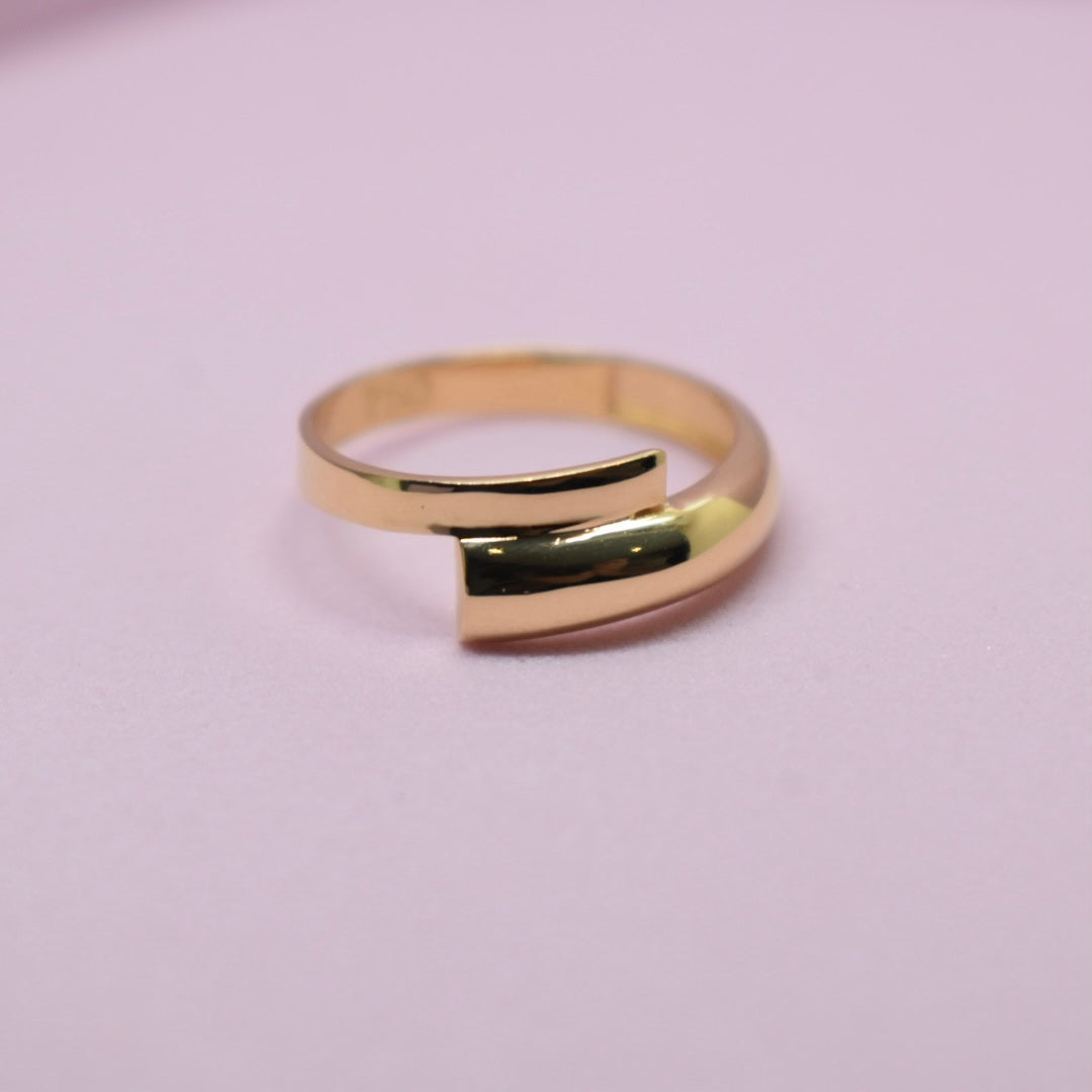 Real 18K Yellow Gold - Crossover Ring (Size 6.75)