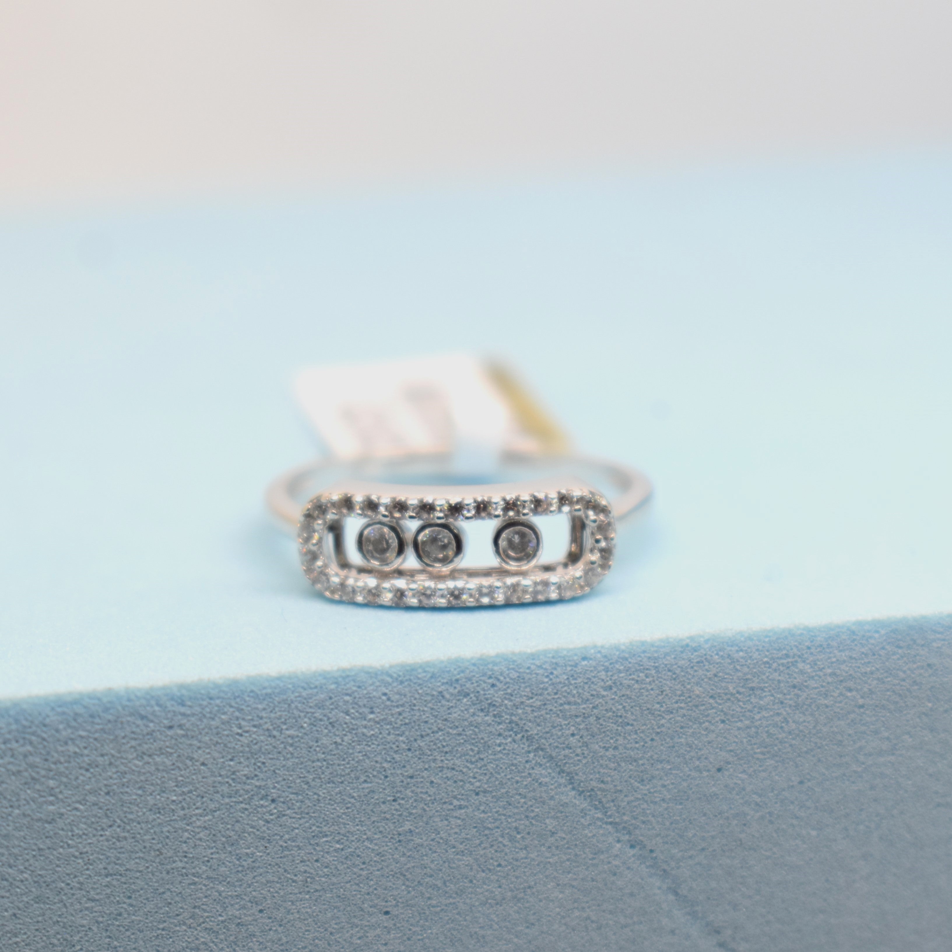 Fine 925 Sterling Silver - SJMSK Moving Three Stone Ring