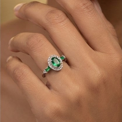Fine 925 Sterling Silver -  Green Oval Cut Ring