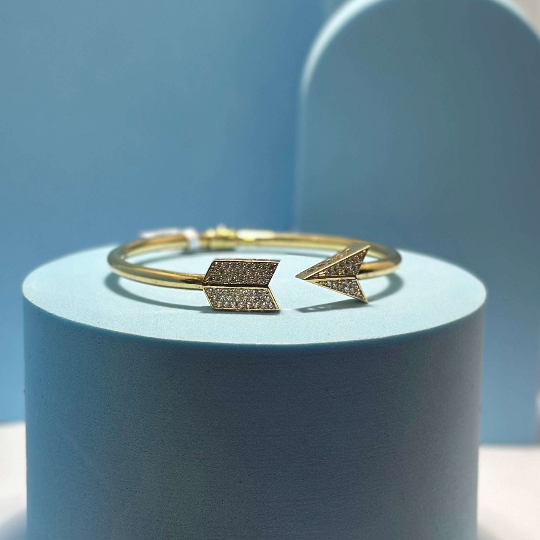 Real 18K Yellow Gold - Arrow Bangle (Size 18)