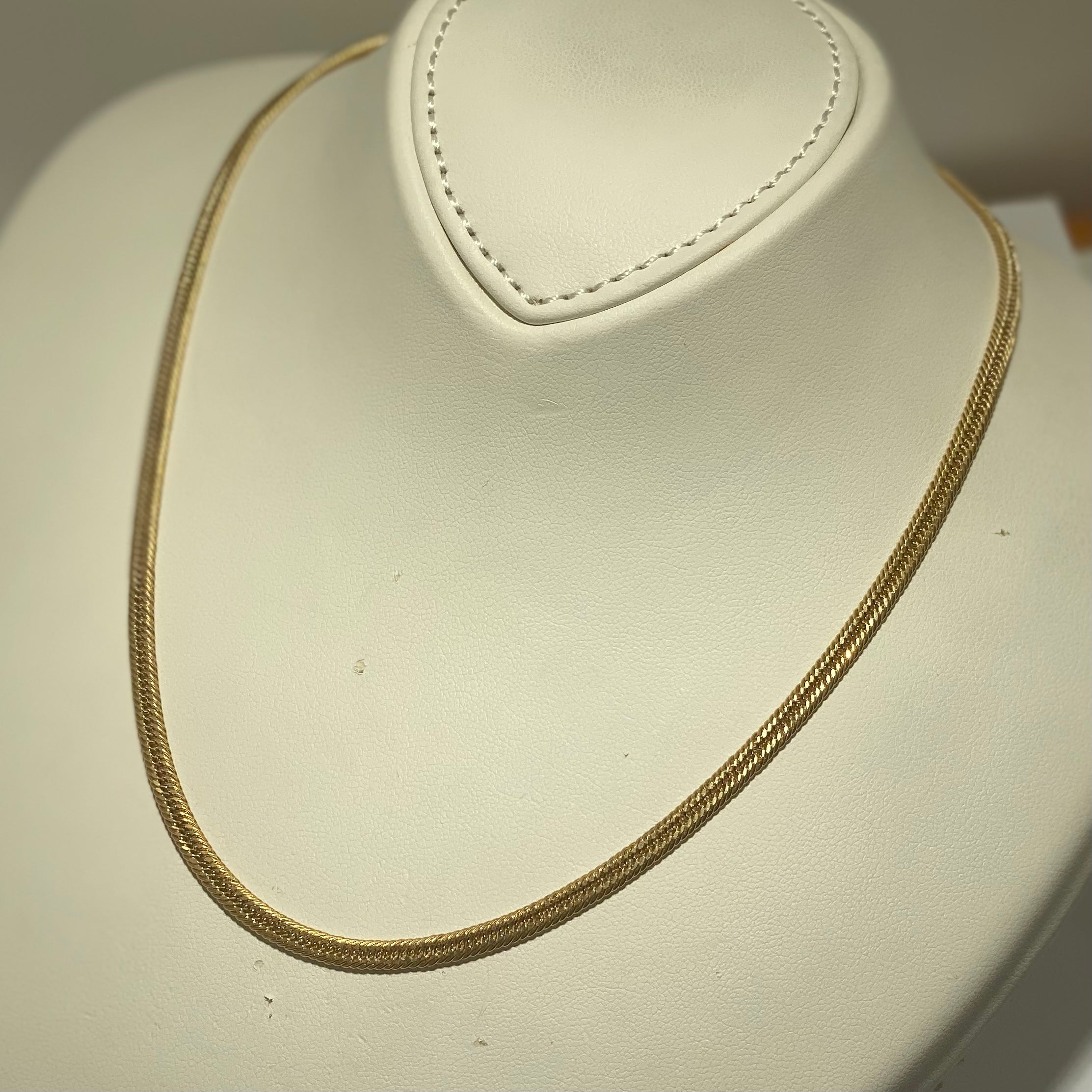 Real 18K Yellow Gold - Thin Japan Unisex Chain – Sana Jewellers