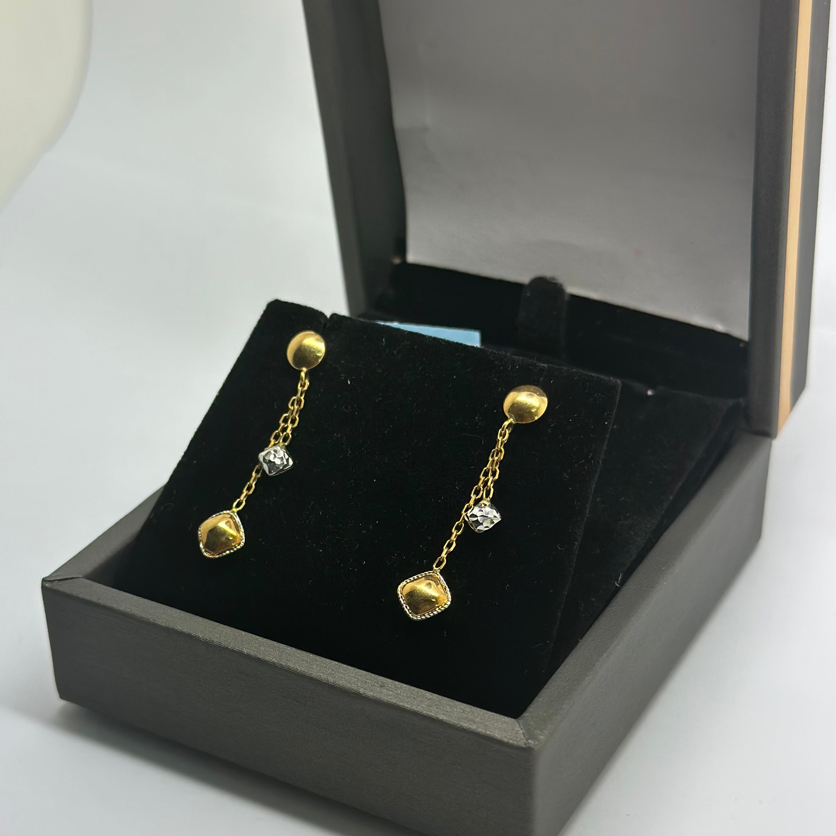 18K Yellow Gold - Hanging Hollow Earring