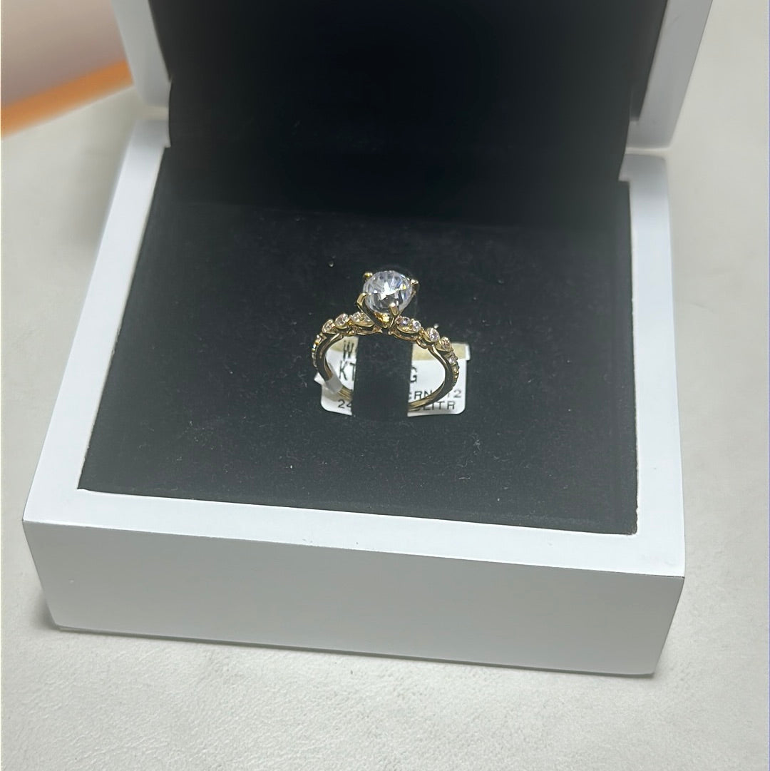 18K Yellow Gold - Solitaire Zircon Ring